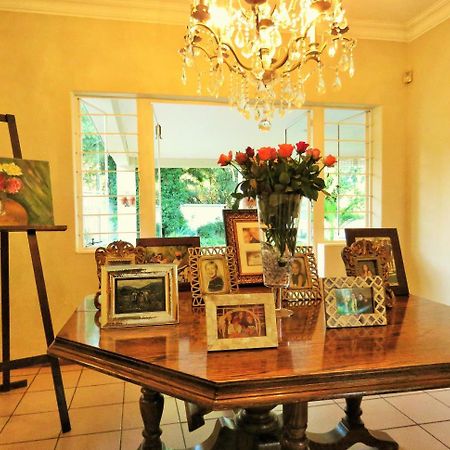Vair'S Place Guest House In Sandton Paulshof - Apartment, Lux Suites & Spa Johannesburg Buitenkant foto
