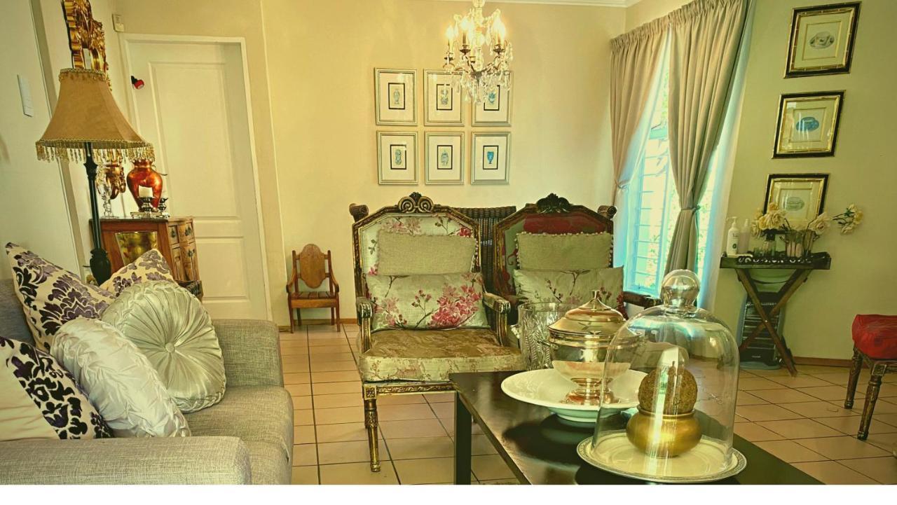 Vair'S Place Guest House In Sandton Paulshof - Apartment, Lux Suites & Spa Johannesburg Buitenkant foto