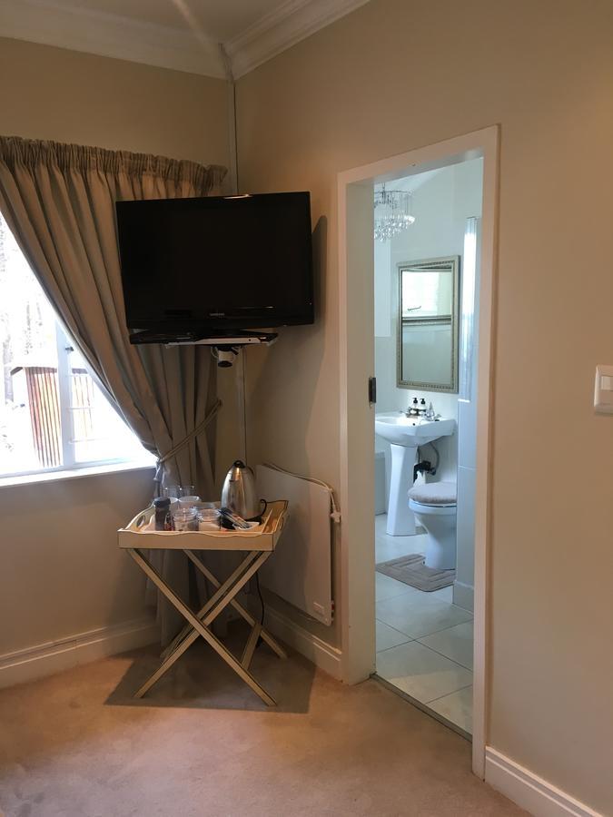 Vair'S Place Guest House In Sandton Paulshof - Apartment, Lux Suites & Spa Johannesburg Buitenkant foto
