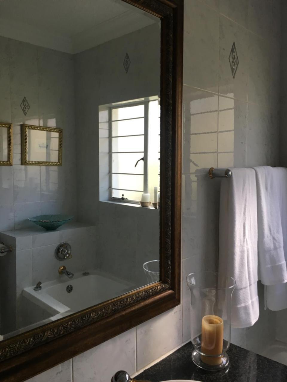 Vair'S Place Guest House In Sandton Paulshof - Apartment, Lux Suites & Spa Johannesburg Buitenkant foto