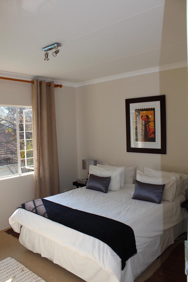 Vair'S Place Guest House In Sandton Paulshof - Apartment, Lux Suites & Spa Johannesburg Buitenkant foto