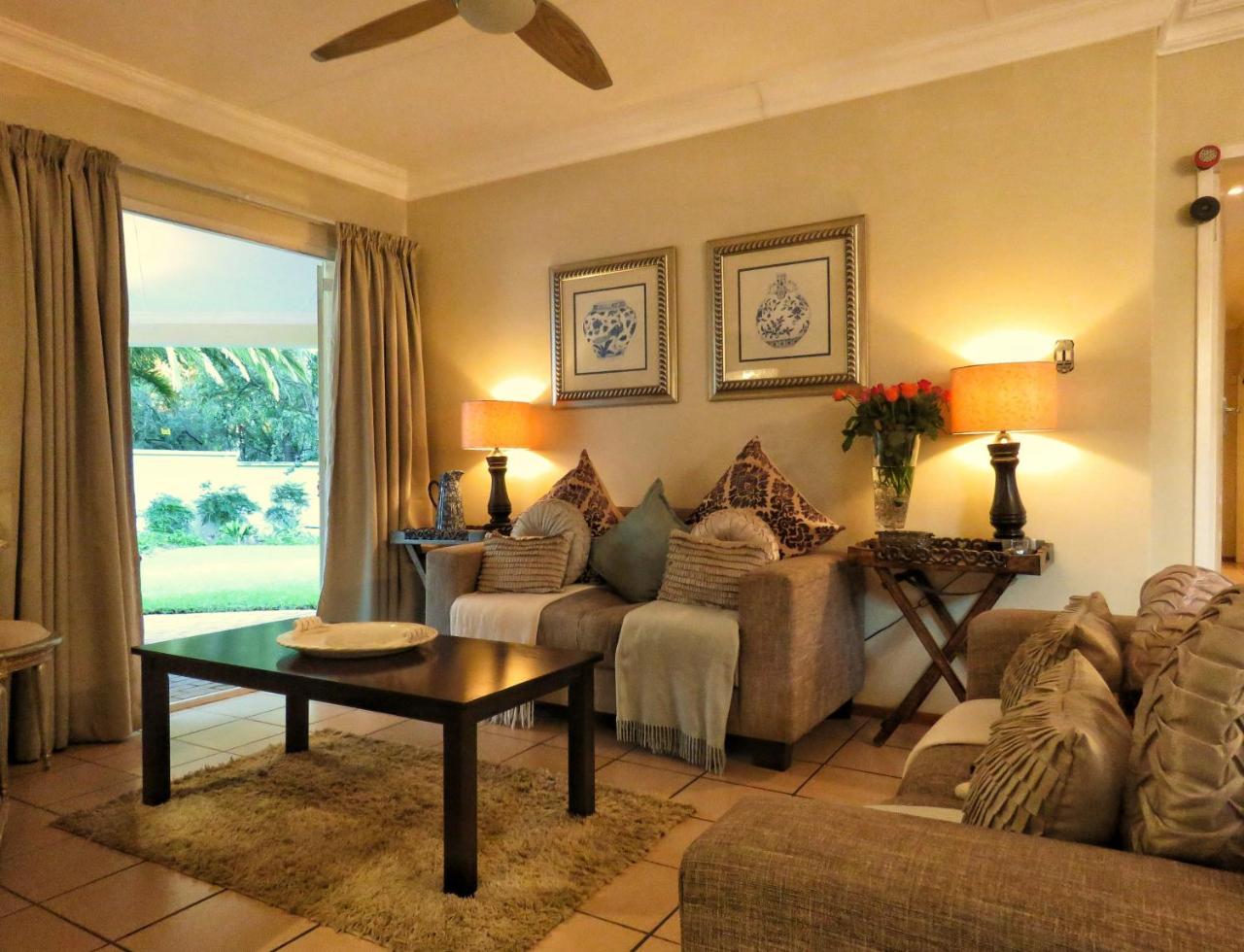 Vair'S Place Guest House In Sandton Paulshof - Apartment, Lux Suites & Spa Johannesburg Buitenkant foto